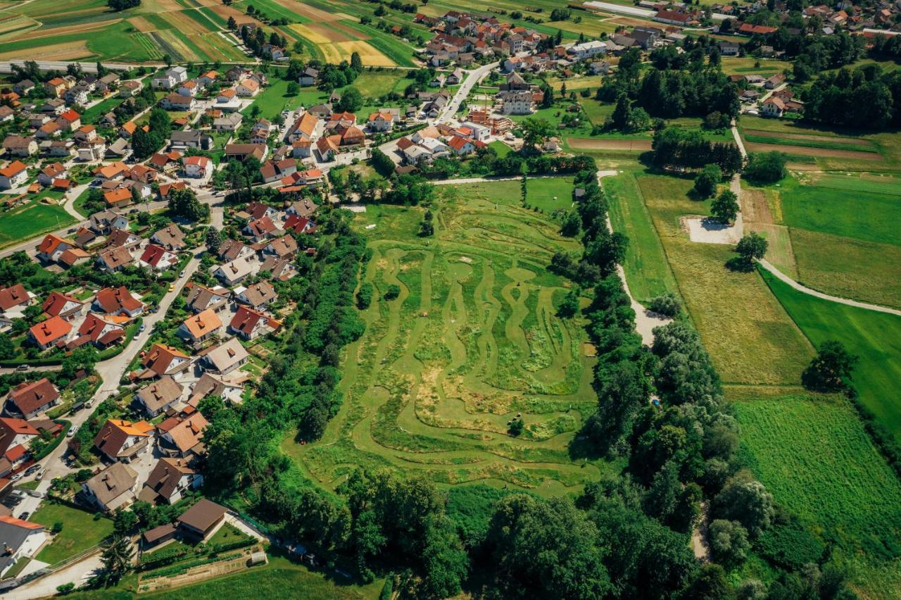 Camping @ Nogometni Golf Ljubljana 호텔 외부 사진