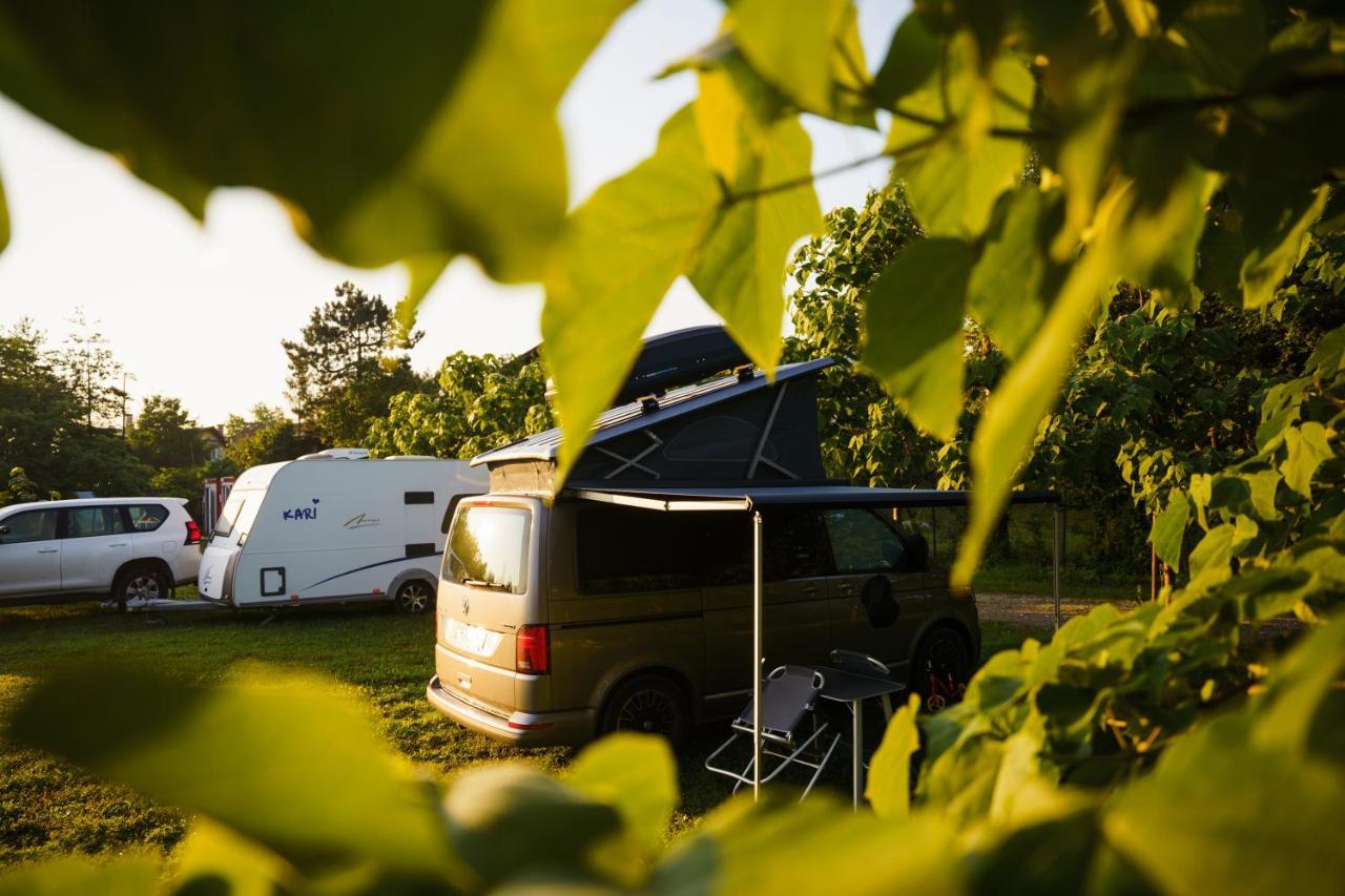 Camping @ Nogometni Golf Ljubljana 호텔 외부 사진